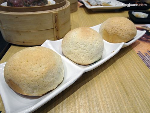 Tim Ho Wan Michelin Star Dim Sum Restaurant in Singapore photo 1charsiewbao_zpsb9d1e7ed.jpg