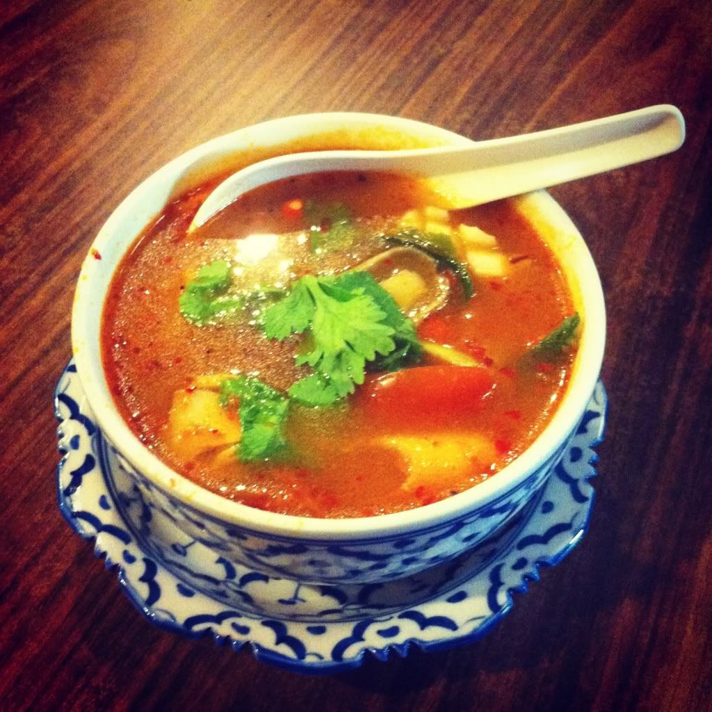 Tom yum soup at e-sarn thai cuisine, http://blog.myfatpocket.com/judging-me