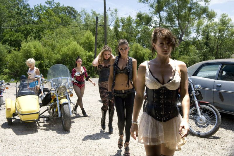 Zoë Bell und ihre Biker Chicks in THE BAYTOWN OUTLAWS